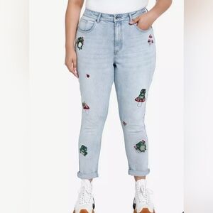Hot TopicDenim Frogs & Mushrooms Embroidered Mom Jeans Plus Size 16